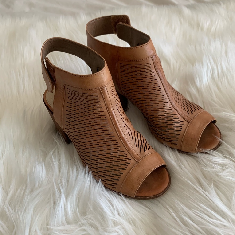 Vince Camuto Lavette cognac brown bootie 7
